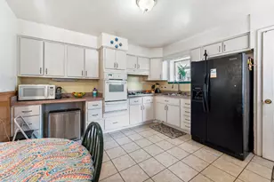 2001 Plainfield Dr, Des Plaines, IL 60018 - Photo 11