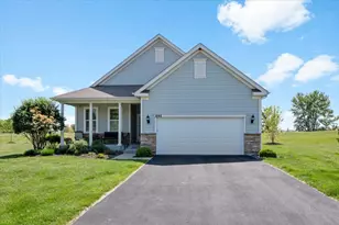 692 Canton Ct, Oswego, IL 60543 - Photo 1