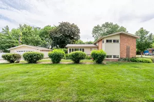 274 Pleasant Hill Blvd, Palatine, IL 60067 - Photo 1