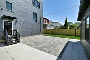 4859 W Hirsch St, Chicago, IL 60651 - Photo 5