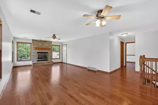 171 McLaren Dr N, Sycamore, IL 60178 - Photo 3