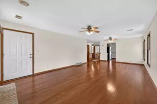 171 McLaren Dr N, Sycamore, IL 60178 - Photo 5