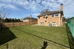 5737 W Warren St, Morton Grove, IL 60053 - Photo 3