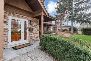 1415 W Hawthorne St, Arlington Heights, IL 60005 - Photo 3