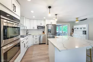 532 Cambridge Dr, Schaumburg, IL 60193 - Photo 7