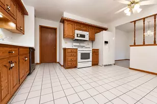 18222 Michigan Ct, Orland Park, IL 60467 - Photo 9