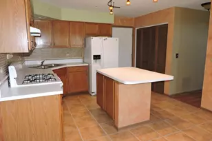 2480 Frost Dr, Aurora, IL 60503 - Photo 5