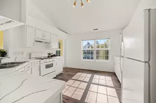 2906 Stonewater Dr, Naperville, IL 60564 - Photo 9