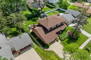 [Address not provided], Buffalo Grove, IL 60089 - Photo 3