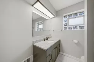 7506 Kilbourn Ave, Skokie, IL 60076 - Photo 13