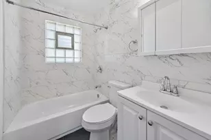 8920 Fairway Dr, Orland Park, IL 60462 - Photo 9