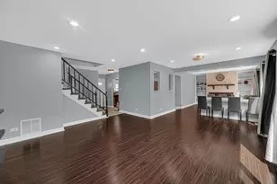 1010 Heathrow Ct, Wheaton, IL 60189 - Photo 7
