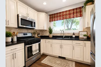 470 Fremont Street, Elgin, IL 60120 - Photo 5