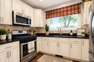 470 Fremont St, Elgin, IL 60120 - Photo 5