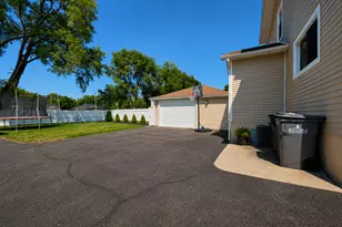 470 Fremont St, Elgin, IL 60120 - Photo 17