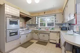 3620 Crain St, Skokie, IL 60076 - Photo 9