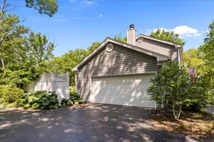 280 Hickory Ct, Lake Bluff, IL 60044 - Photo 3