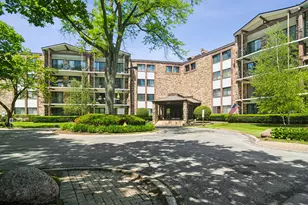 250 W Parliament Pl, Mount Prospect, IL 60056 - Photo 1