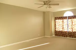 381 Park Ridge Ln, Aurora, IL 60504 - Photo 7