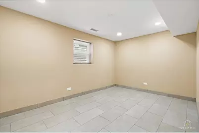 2939 N Hamlin Avenue, Chicago, IL 60618 - Photo 29