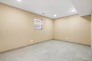 2939 N Hamlin Ave, Chicago, IL 60618 - Photo 29