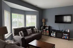 717 Hidden Creek Ln, North Aurora, IL 60542 - Photo 3