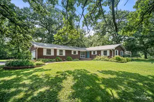 6N373 Oakwood Dr, Saint Charles, IL 60175 - Photo 1