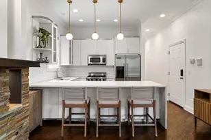 1131 W Addison St, Chicago, IL 60613 - Photo 11