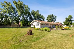1001 63rd Pl, La Grange Highlands, IL 60525 - Photo 3