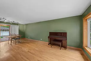 1331 N Indigo Dr, Mount Prospect, IL 60056 - Photo 3
