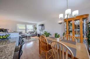 829 Prairie Ave, Bartlett, IL 60103 - Photo 3