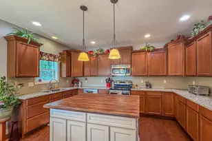3907 Boulder Ridge Dr, Champaign, IL 61822 - Photo 9