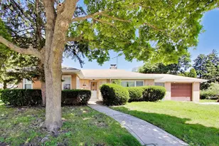 3360 W Arthur Ave, Lincolnwood, IL 60712 - Photo 1