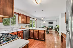 827 Hartford Dr, Gurnee, IL 60031 - Photo 11