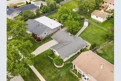 1755 Monticello Road, Hoffman Estates, IL 60169 - Photo 29