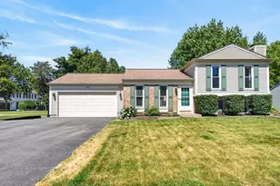 1000 Timberwood Ln, Algonquin, IL 60102 - Photo 1