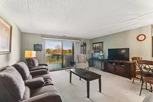 930 Taylor Dr, Gurnee, IL 60031 - Photo 3