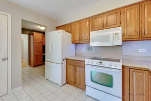 317 Wooded Knoll Dr, Cary, IL 60013 - Photo 7