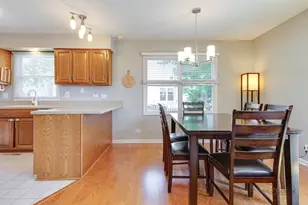 317 Wooded Knoll Dr, Cary, IL 60013 - Photo 9
