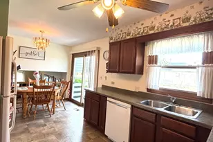510 Dunbar St, Beecher, IL 60401 - Photo 7