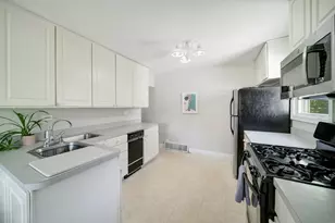 707 Glenshire Rd, Glenview, IL 60025 - Photo 9