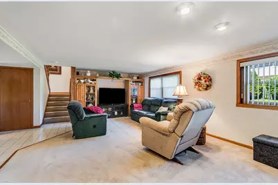 7706 Hayenga Lane, Darien, IL 60561 - Photo 9