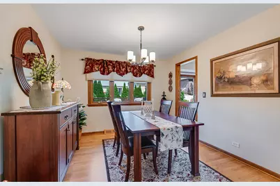 7706 Hayenga Lane, Darien, IL 60561 - Photo 5