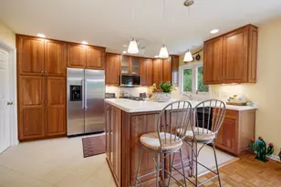 230 Yarmouth Rd, Elk Grove Village, IL 60007 - Photo 11