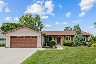 230 Yarmouth Rd, Elk Grove Village, IL 60007 - Photo 1