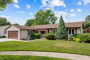 230 Yarmouth Rd, Elk Grove Village, IL 60007 - Photo 3