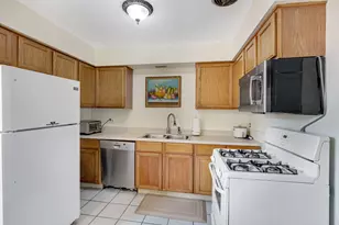 1727 W Estes Ave, Chicago, IL 60626 - Photo 7