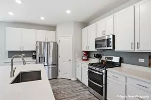 6828 Galway Dr, McHenry, IL 60050 - Photo 15