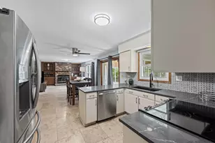 281 Tyler Ct, Libertyville, IL 60048 - Photo 5