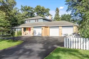 2 Marberry Dr, Prospect Heights, IL 60070 - Photo 1